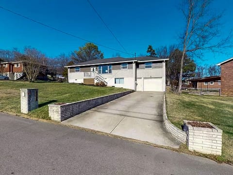 Charming '64 Ranch.1700 sq ft.You get entire property to yourself.