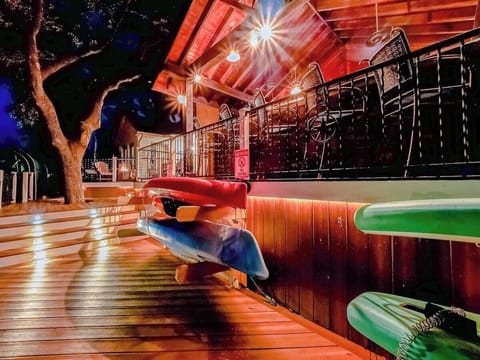 Low voltage LED lights all around to light up the patio and enjoy a relaxing evening. 