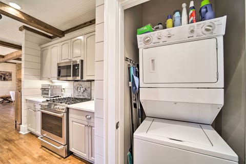 Gourmet Kitchen | In-Unit Laundry