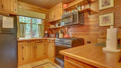 Dream Catcher Cabin-Kitchen
