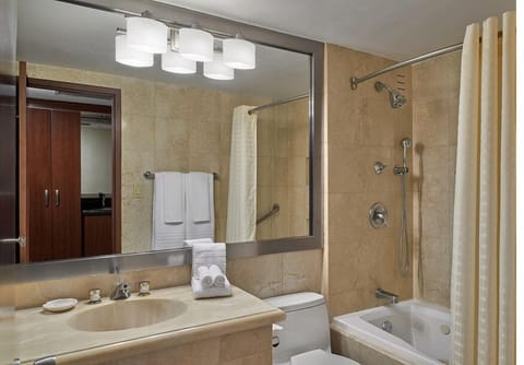 Beautifully updated full bathroom with fresh linens