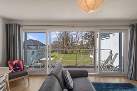 Modern Apartment, Close to Beach