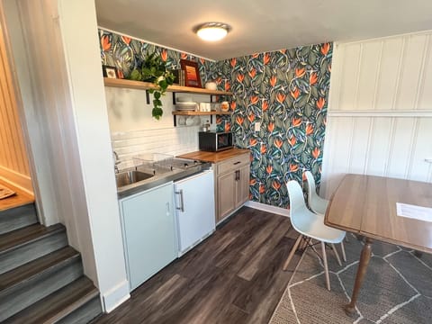 Kitchenette, Two burner stovetop, Mini-fridge & freezer.