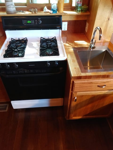 New stove and sink

