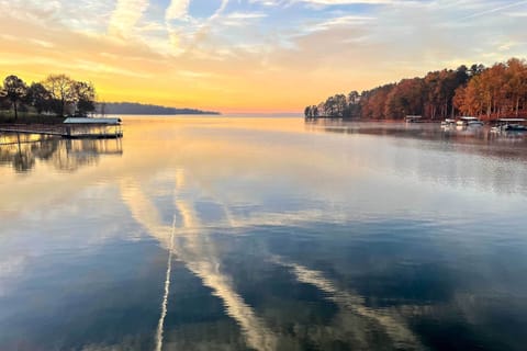 Boat Dock | Direct Lake Hartwell Access