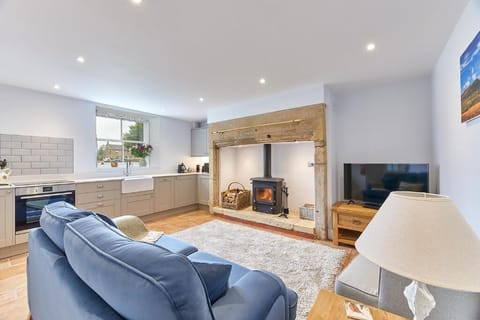 Maggies, Wall - Host & Stay