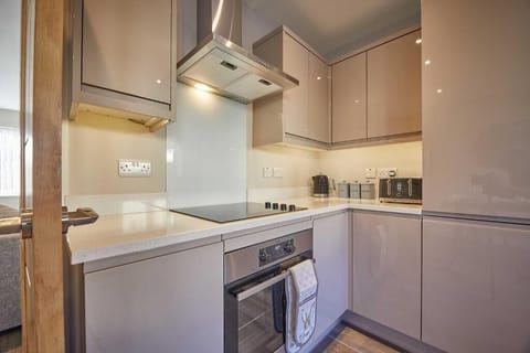 Sunflower Cottage, Seahouses - Host & Stay