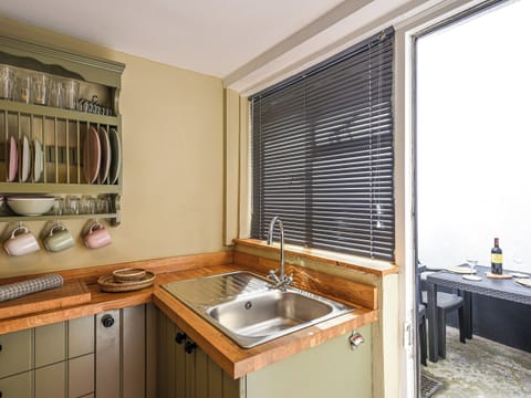 Kitchen | Bwthyn Llys (Machynlleth Old Court House), Machynlleth