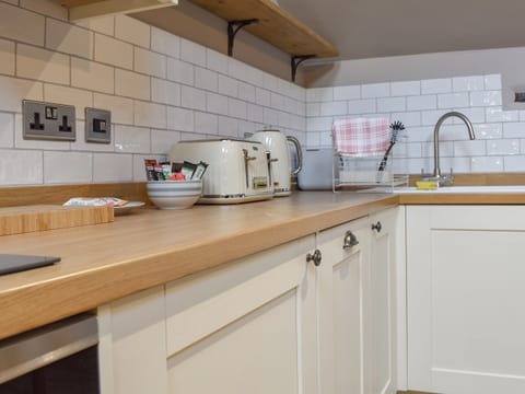 Kitchen | The Old Shippon at New Ringstones Farm, Rowarth