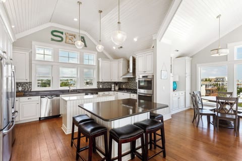 The fully equipped Kitchen has everything you need to prepare a delicious meal for the whole family to enjoy.