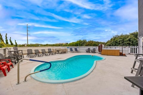 The private pool (10' x 24') will convince you that this truly is a poolside paradise, as the pool area is perfect for fun in the sun with the kids.