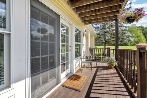 patio with view of backyard