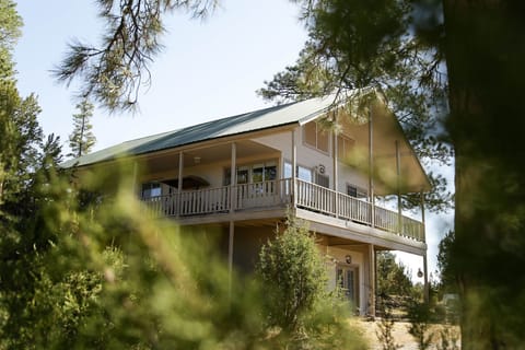 Tri-level cabin with walk-out basement and big loft