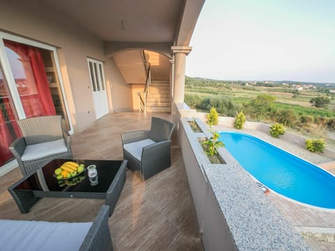 Building, Plant, Property, Window, Land Lot, Urban Design, Landscape, Neighbourhood, Grass, Leisure
