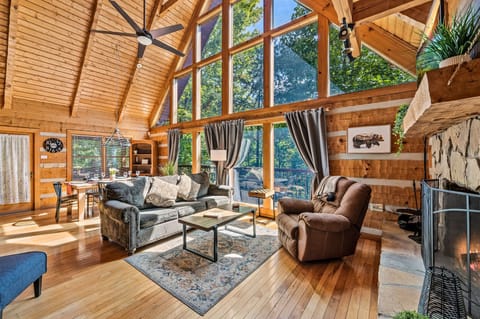 Second Fiddle's cozy living area