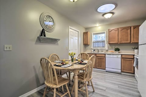 Dining Area | Kitchen