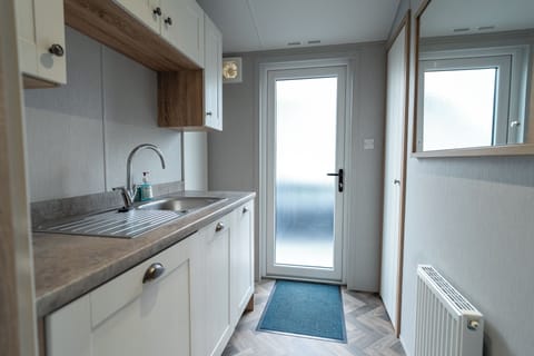 Utility room has washing machine/dryer. Leave your shoes and dry your dog here.