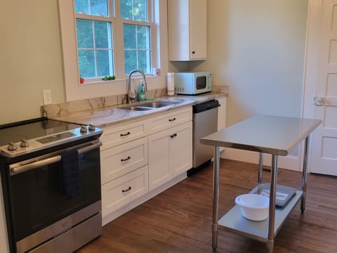 There is plenty of prep space! Let's eat!