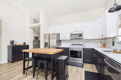 Gourmet Kitchen with brand new appliances