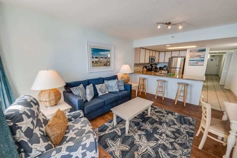 Amazing Living Room with Stunning Views☀️