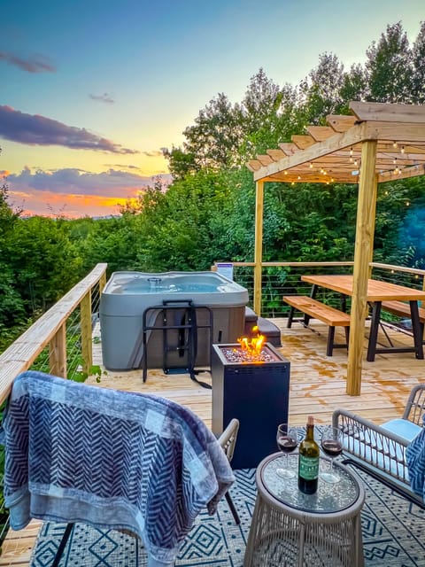 Outdoor spa tub
