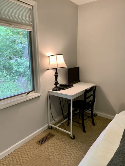 Small bedroom work station