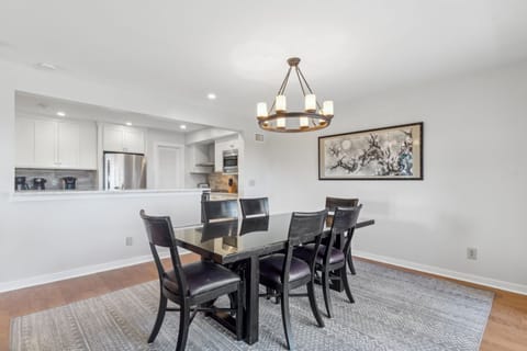 Dining Room - seating for 6