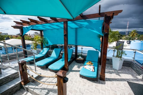 Area de descanso frente al Jacuzzi ⛱