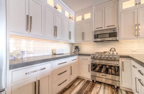 - Bright chef-style kitchen with premium appliances, stone countertops, and tall cabinetry - Open layout and warm lodge touches create a welcoming cooking space - Ideal for preparing après-ski meals and hosting cozy mountain gatherings