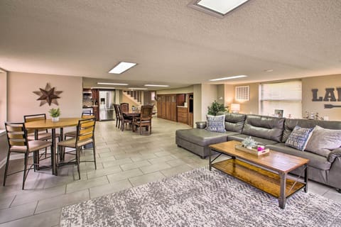 Living Room | Breakfast Table