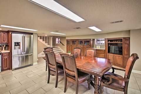 Dining Area | Dishware & Flatware Provided