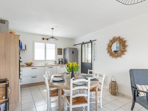 Sky, Plant, Building, Property, Window, Tree, Slope, Land Lot, House, Urban Design