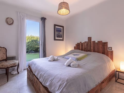 Furniture, Building, Property, Comfort, Wood, Azure, Interior Design, Textile, Lighting, Window