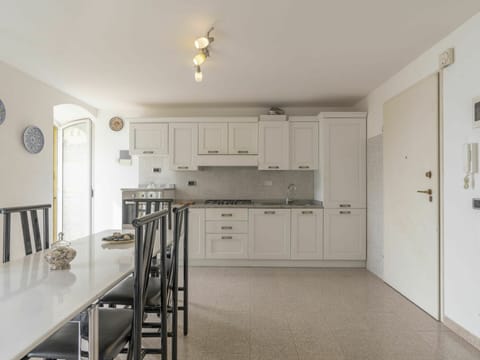 Sky, Mountain, Snow, Cloud, Highland, Slope, Outdoor Recreation, Tree, Freezing, Terrain