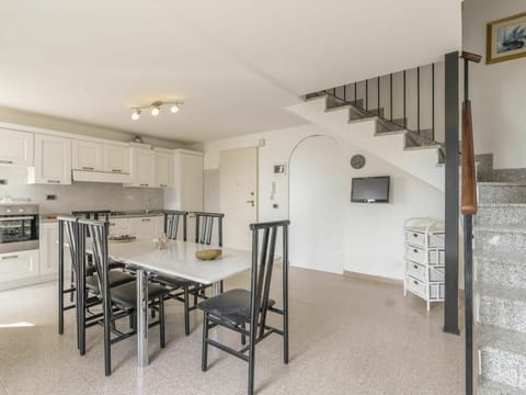 Sky, Mountain, Snow, Cloud, Highland, Slope, Outdoor Recreation, Tree, Freezing, Terrain