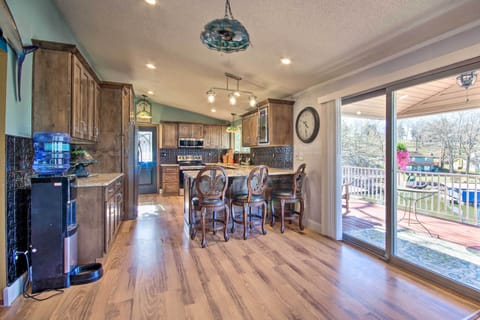 Dining Area | Breakfast Bar w/ Additional Seating