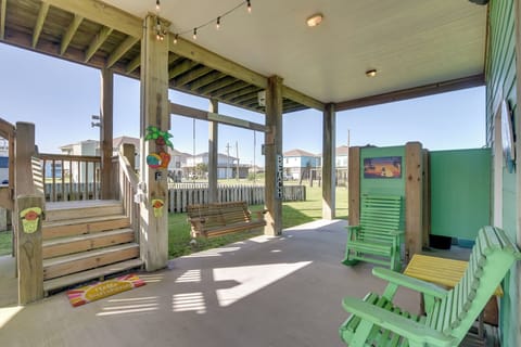 Crystal Beach Vacation Rental | 3BR | 2BA | 1,250 Sq Ft | Stairs Required