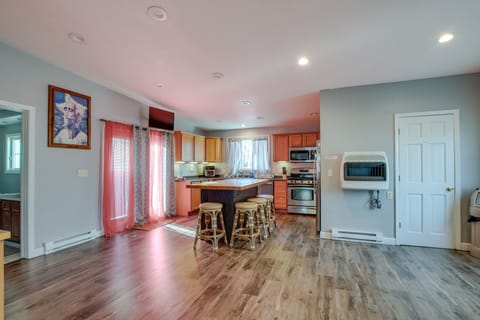 Fully Equipped Kitchen | Basic Cooking Essentials Provided | Breakfast Bar