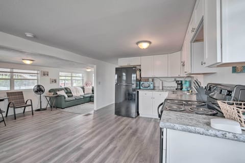 Fully Equipped Kitchen | Trash Bags & Paper Towels