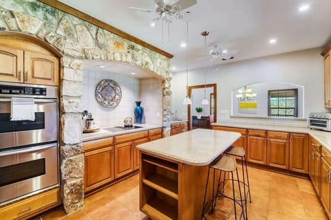 Fully equipped kitchen to prepare your meals!