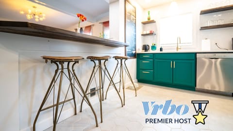 Yes, those are bowls for your pups!