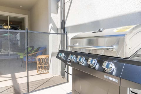 Feel like cooking? The 5 burner grill can crank out burgers for the whole family really quickly.