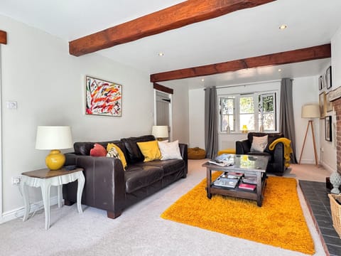 Relax, chat, read or watch tv in our cosy, comfy living room.