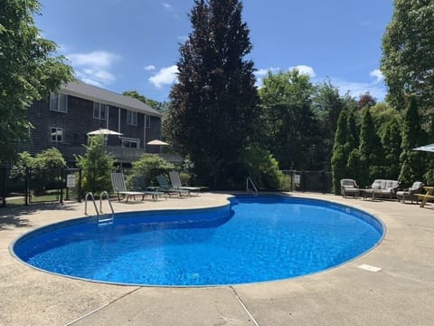Heated Saltwater Pool