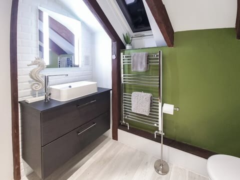 Shower room | The Stables, Fowey