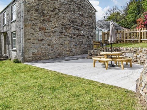 Sitting-out-area | Lower Colvannick, Lower Colvannick Farm