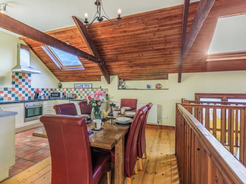 Dining Area | The Threshing Barn - Oldiscleave Farm Cottages, Bideford