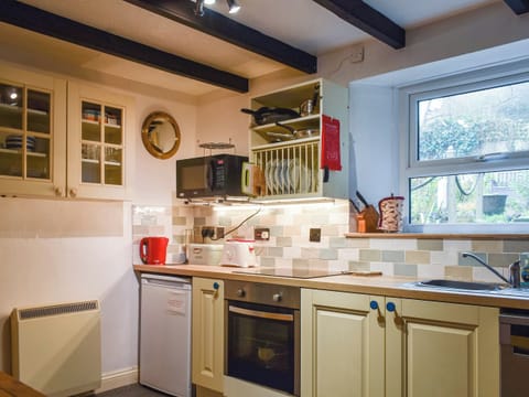 Kitchen | The Old Sweetshop, Charlestown and Duporth