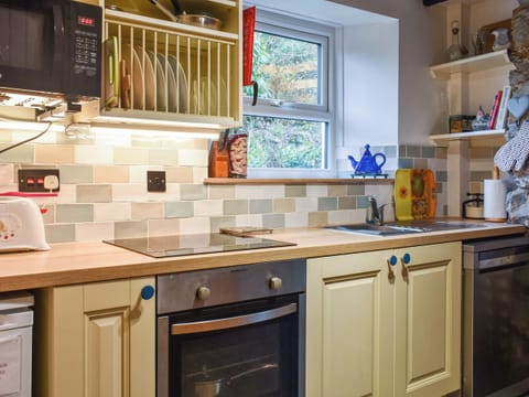 Kitchen | The Old Sweetshop, Charlestown and Duporth