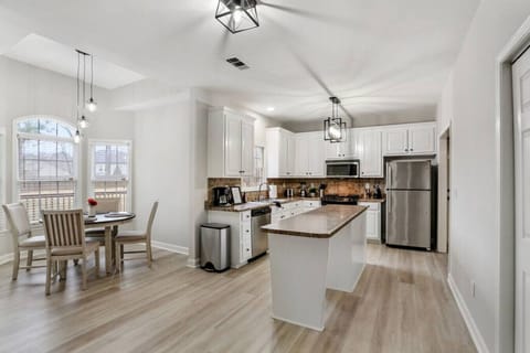 Updated kitchen and breakfast nook